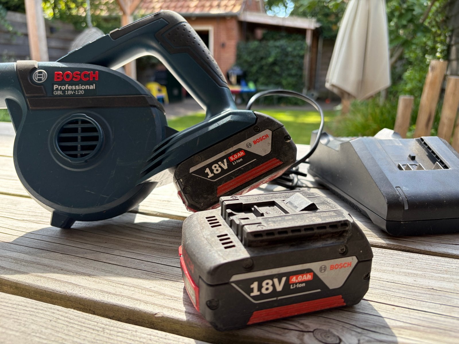 Bosch Professional GBL 18V-120 Bladblazer met 2 accu's, Ophalen of Verzenden, Gebruikt, Accu, Handgedragen