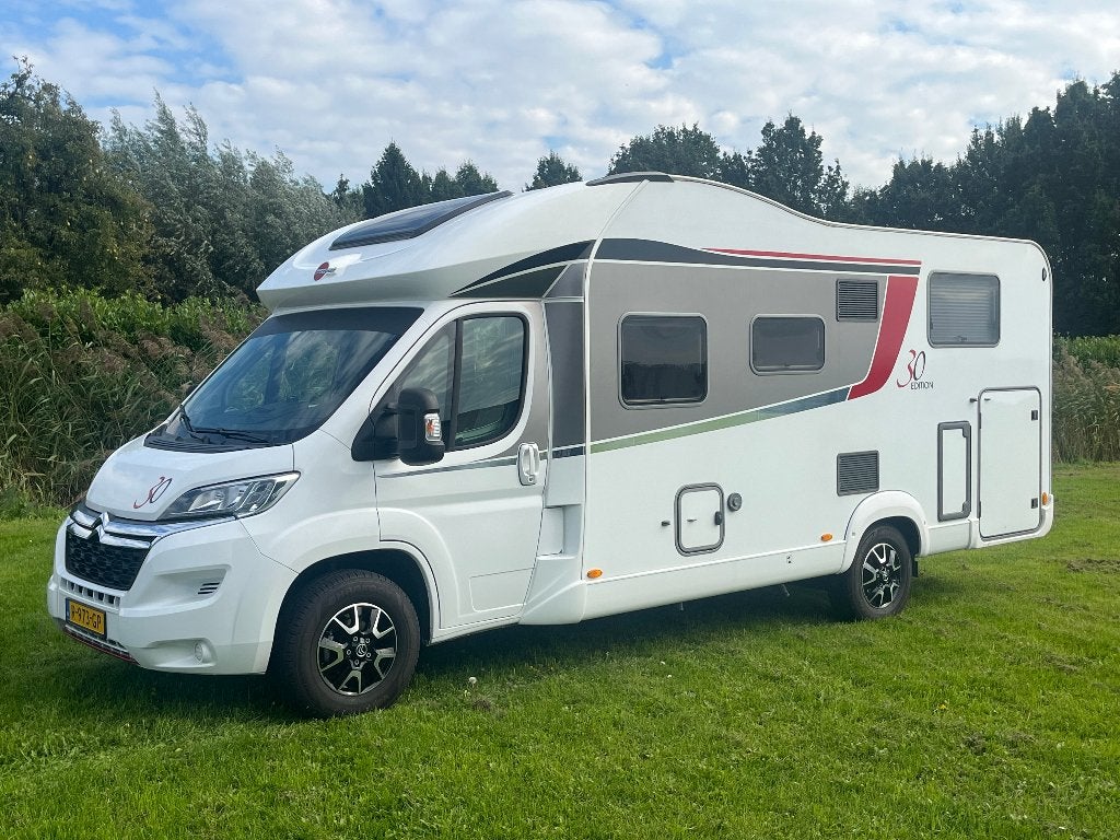 Bürstner Ixeo Time 726G  2019  40.000km met veel opties!, Standaard zit, Buitenlamp, Ringverwarming, Koelkast