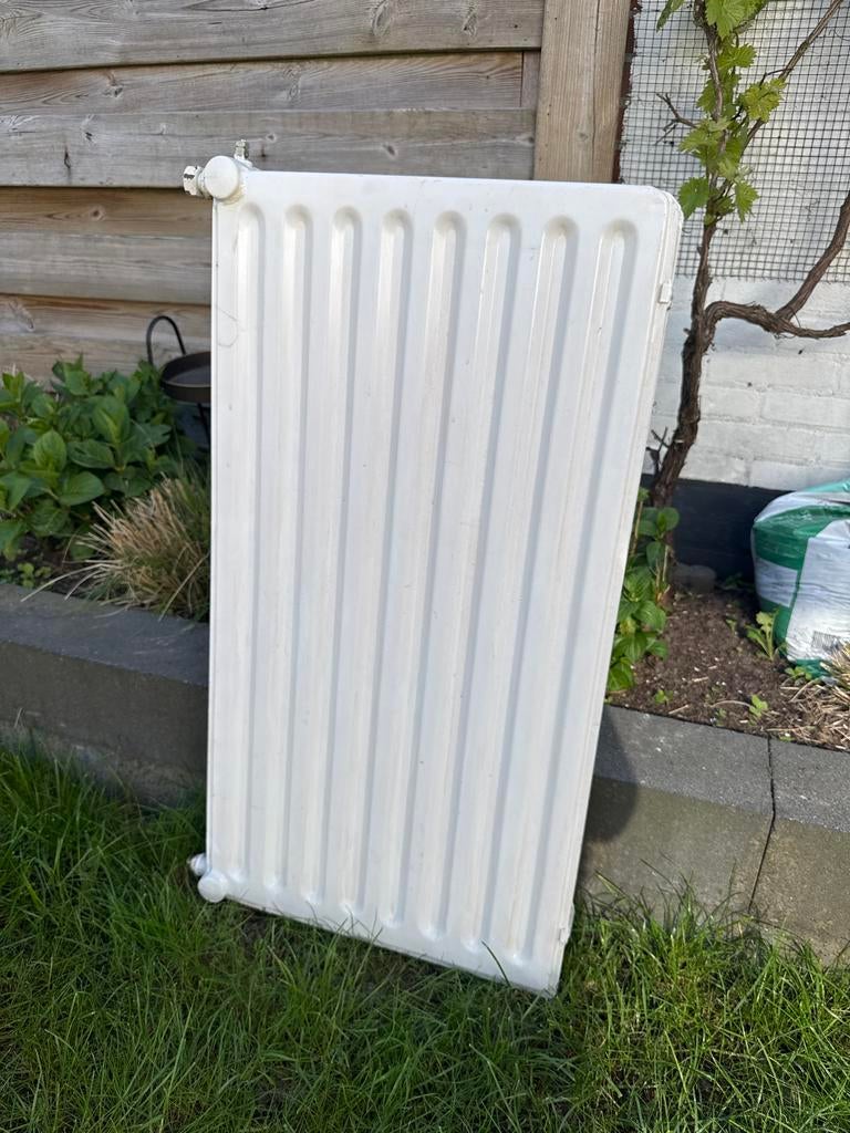Gratis af te halen: Diverse witte radiatoren, Doe-het-zelf en Verbouw, Verwarming en Radiatoren, 30 tot 80 cm, Radiator, 150 cm of meer