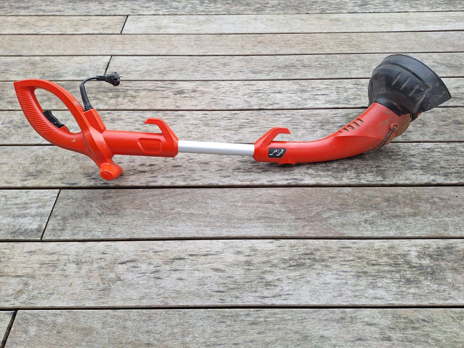 Black & Decker kantenmaaier - draad moet vervangen, Ophalen, Gebruikt, Elektrische grasmaaier, Black & Decker