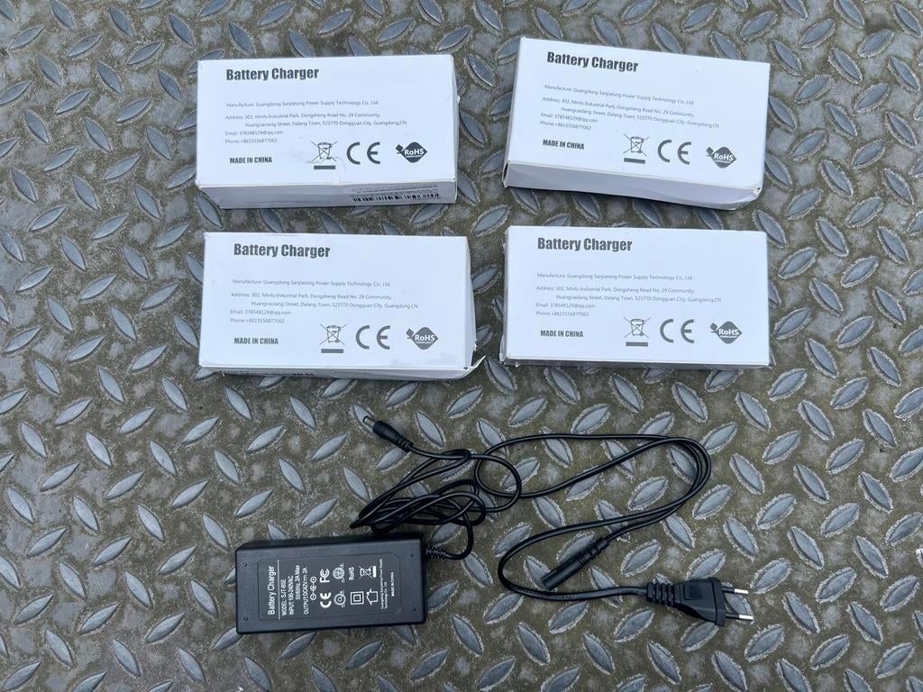 NIEUW! Partij e bike fatbike step opladers 5 stuks 42V 2A, Fietsen en Brommers, Fatbike, Nieuw, Ophalen of Verzenden, Oplader