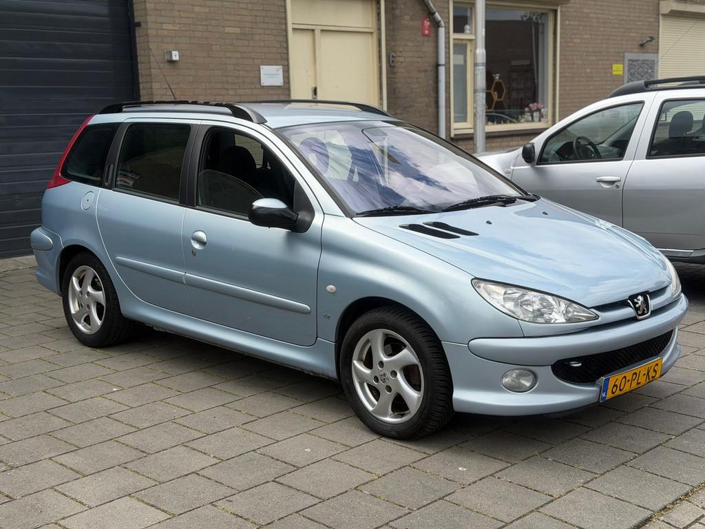 Peugeot 206 SW 1.4-16V XS Pack apk airco lage kmstand, Zwart, 4 cilinders, Origineel Nederlands, Handgeschakeld