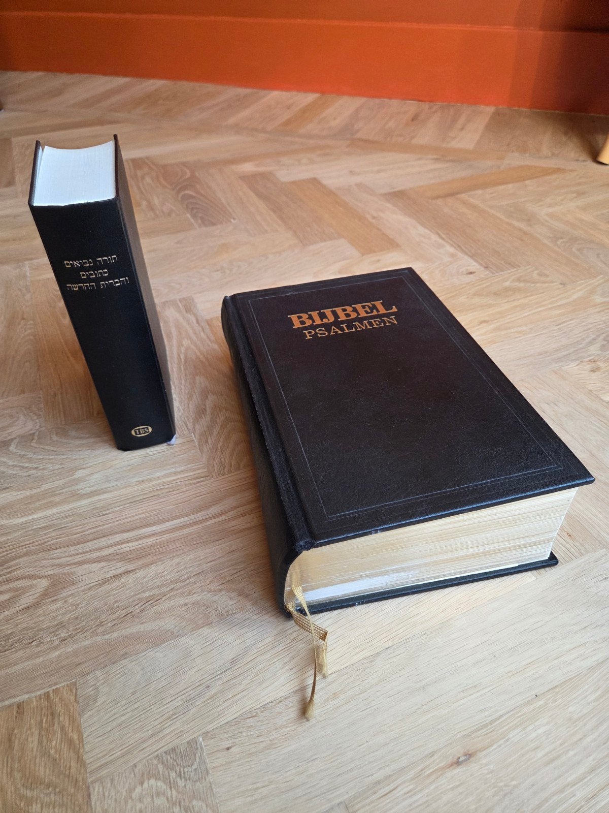 Kerkbank-Bijbel en Hebreeuwse Bijbel, Antiek en Kunst, Ophalen of Verzenden