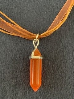 Prachtig ketting met carneool hanger oranje edelsteen, Nieuw, Oranje, Ophalen of Verzenden, Steen of Mineraal