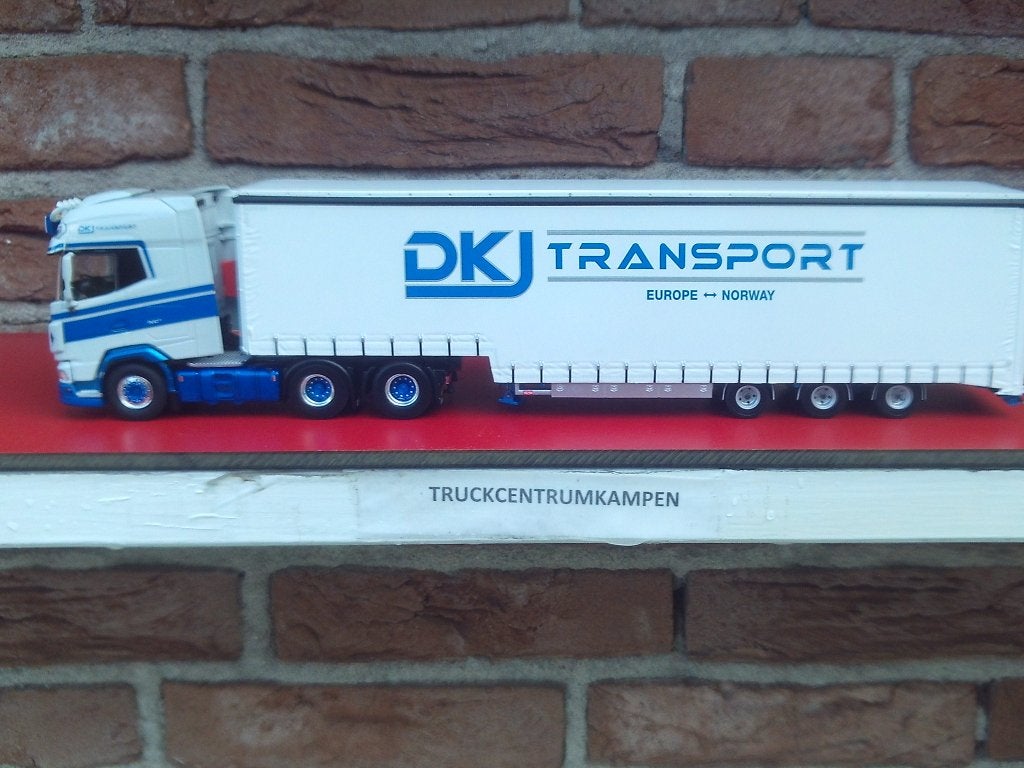 WSI  Daf  XG+  6 x 2  van  D.K.J.  Transport.