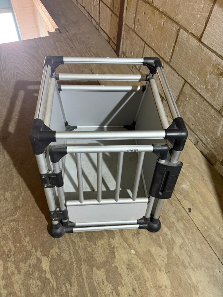 Trixie honden vervoers bench. Aluminium voor kl tot mid hond, Ophalen of Verzenden, Gebruikt