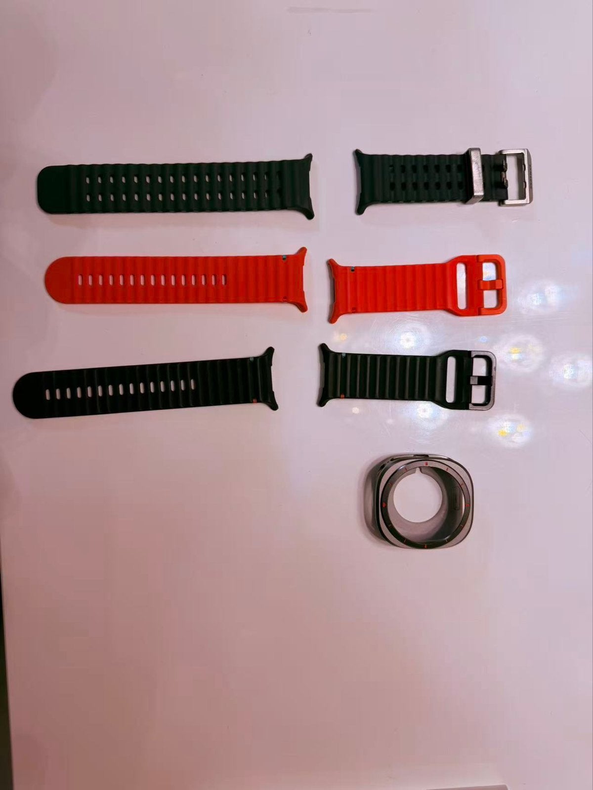 Foto 9 van Samsung Galaxy Watch Ultra met extra bandjes en accessoires