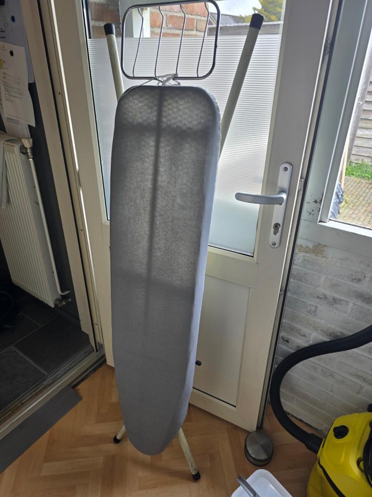 Gratis strijkplank, Ophalen, Gebruikt