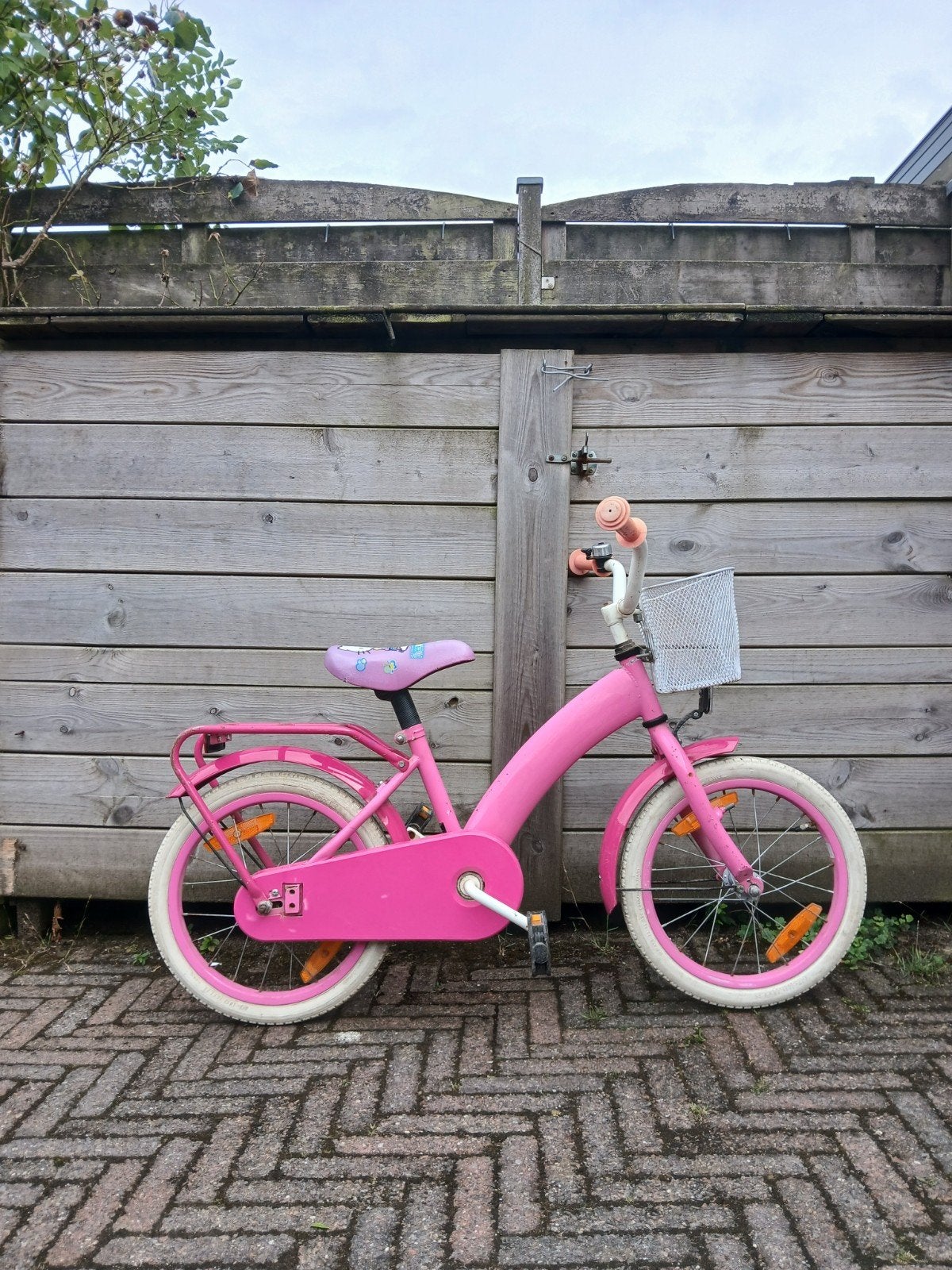 Kinderfiets Hello Kitty bike 16 inch, Fietsen en Brommers, Fietsen | Kinderfietsjes, Ophalen, Zo goed als nieuw, 16 tot 20 inch