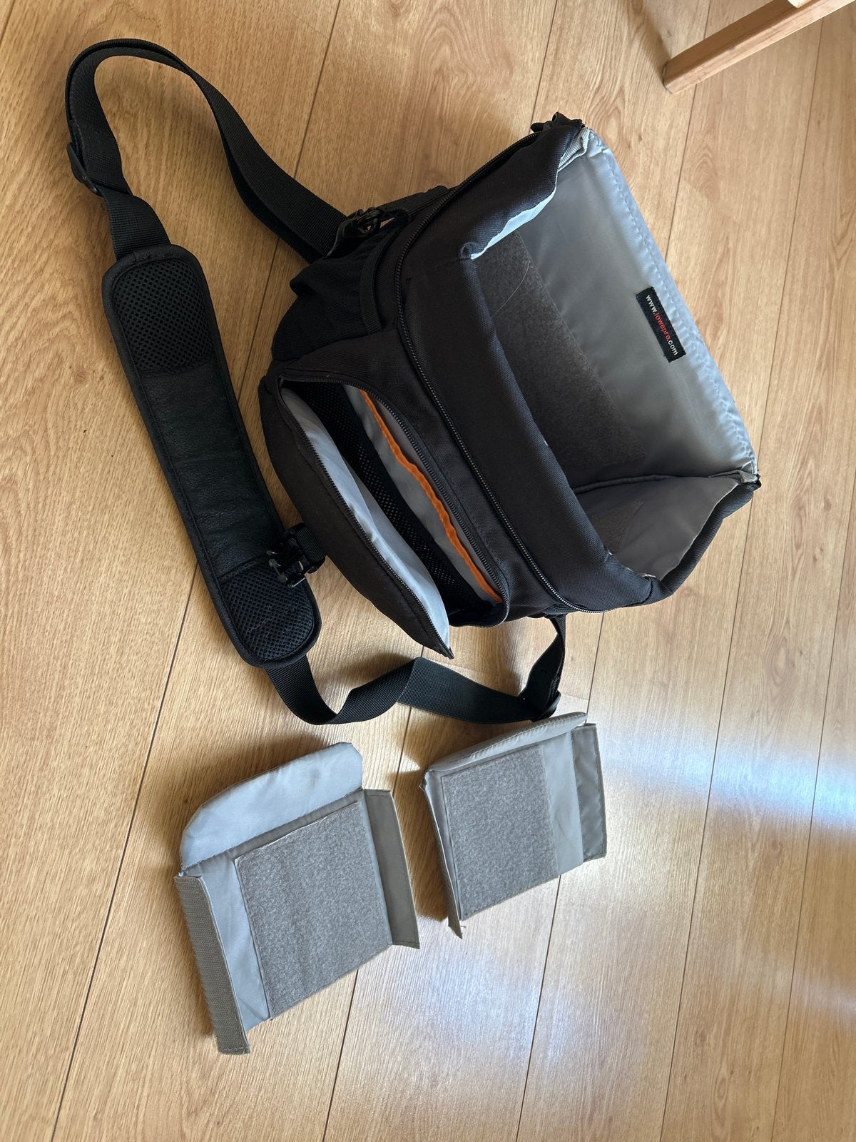 Lowepro Nova 180 AW Cameratas - Zwart, Zo goed als nieuw, Audio, Tv en Foto, Fotografie | Fototassen, Lowepro, Gevoerd, Ophalen of Verzenden