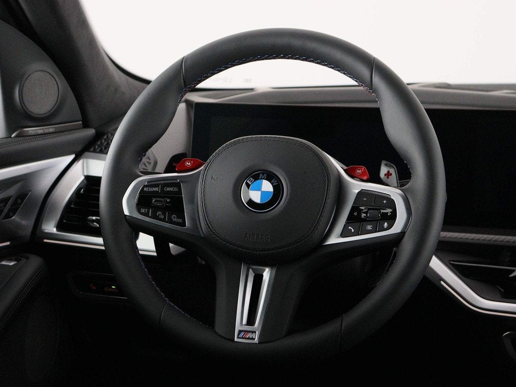 BMW XM PHEV 50e 30 kWh SoH 100% (bj 2025, automaat), Auto's, Gebruikt, Met garantie (alle), Overige brandstoffen, Zwart