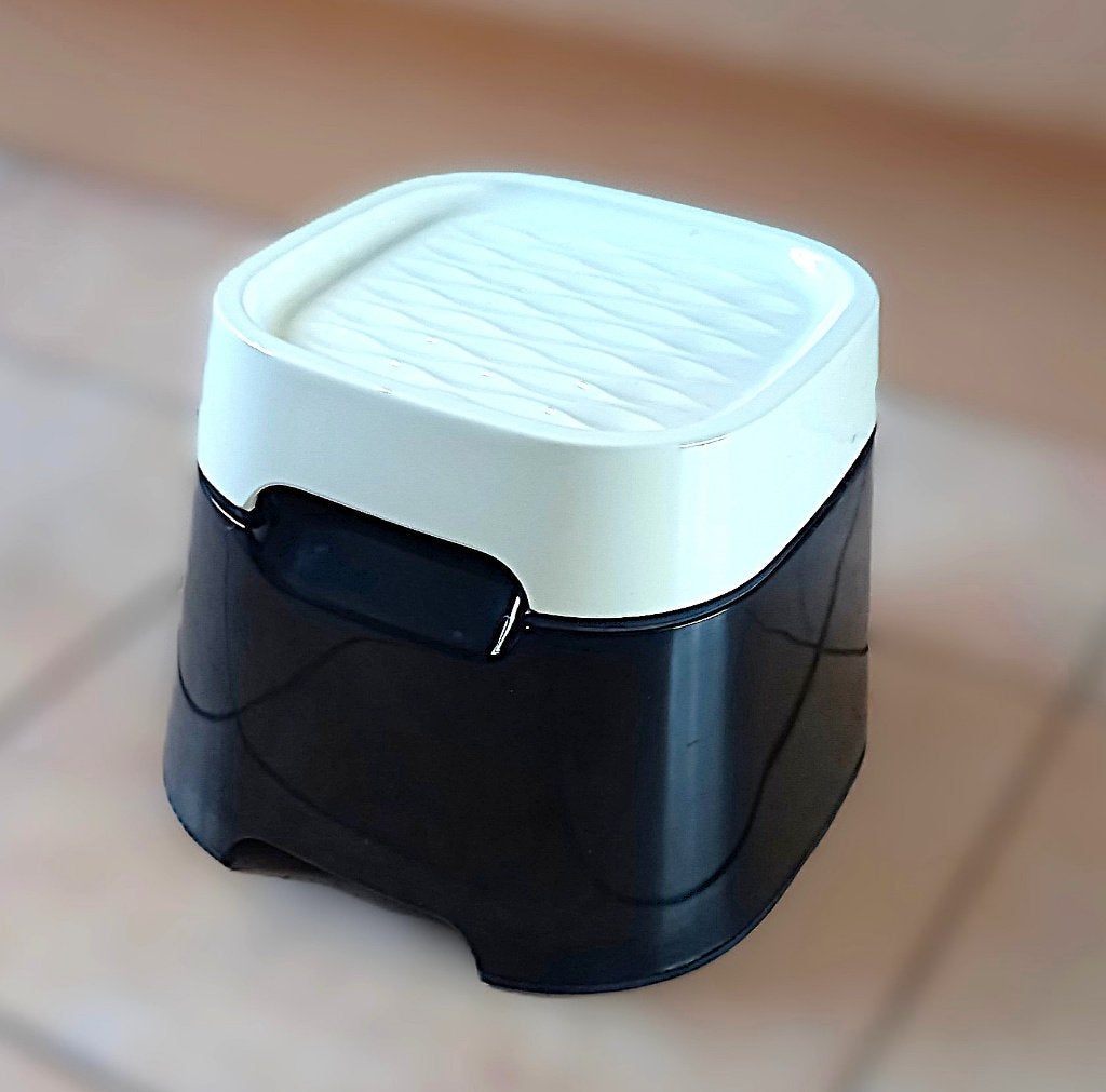 Savic Ergo Cube Food - hoge ergonomische voerbak, Dieren en Toebehoren, Ophalen of Verzenden