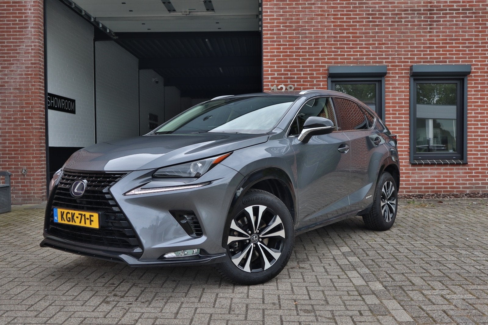 Lexus NX300h AWD  Executive Line, Auto's, 2494 cc, Stationwagon, 155 pk, Te koop