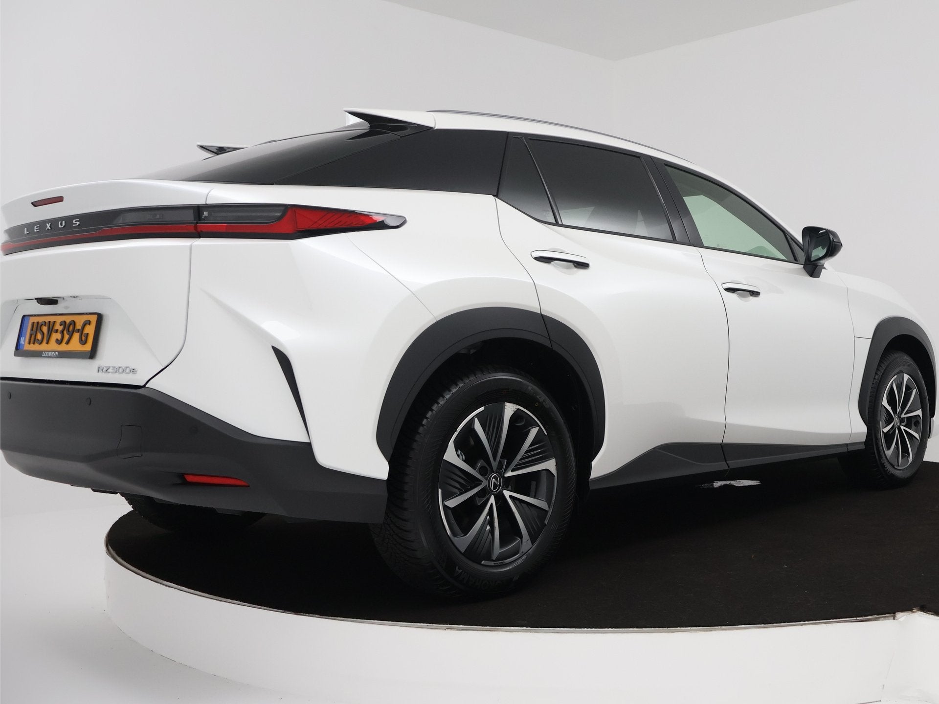 Lexus RZ 300e Business Line 71 kWh | Navigatie | (bj 2025), Auto's, Lexus, 71 kWh, Leder en Stof, Wit, Origineel Nederlands