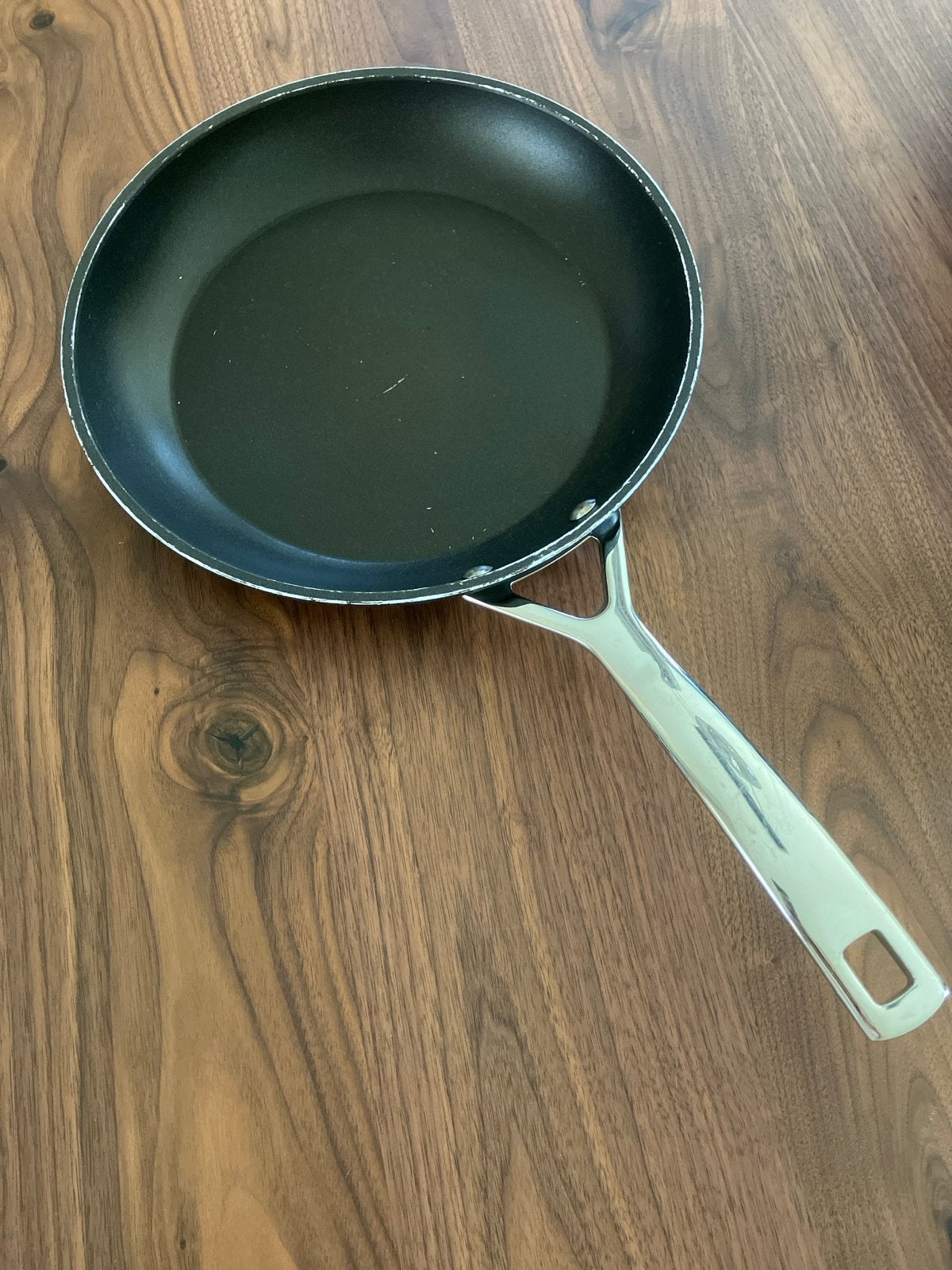 Le Creuset Koekenpan 26cm - Gebruikt, Huis en Inrichting, Keuken | Potten en Pannen, Gebruikt, Koekenpan, Rvs, Antiaanbaklaag