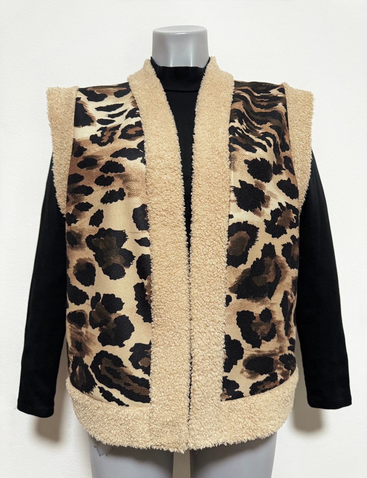 New Collection - Leopard bodywarmers met teddy details, Verzenden, Zo goed als nieuw, Beige