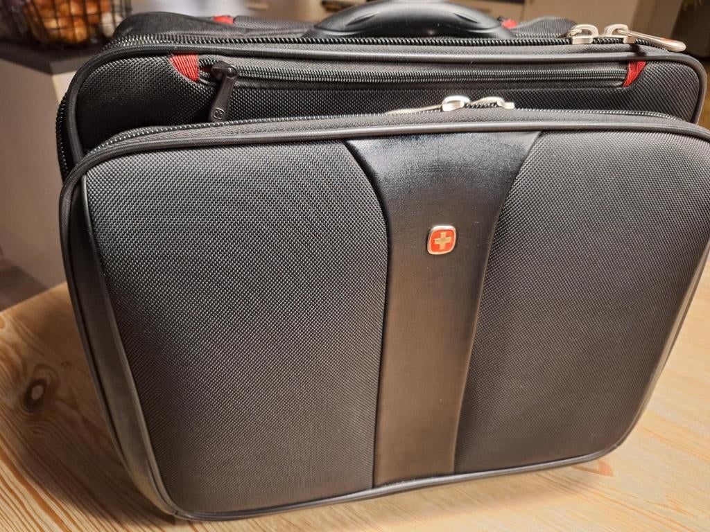 Zwarte Wenger laptoptas/trolly, Ophalen, Trolleytas, 17 inch of meer, Zo goed als nieuw