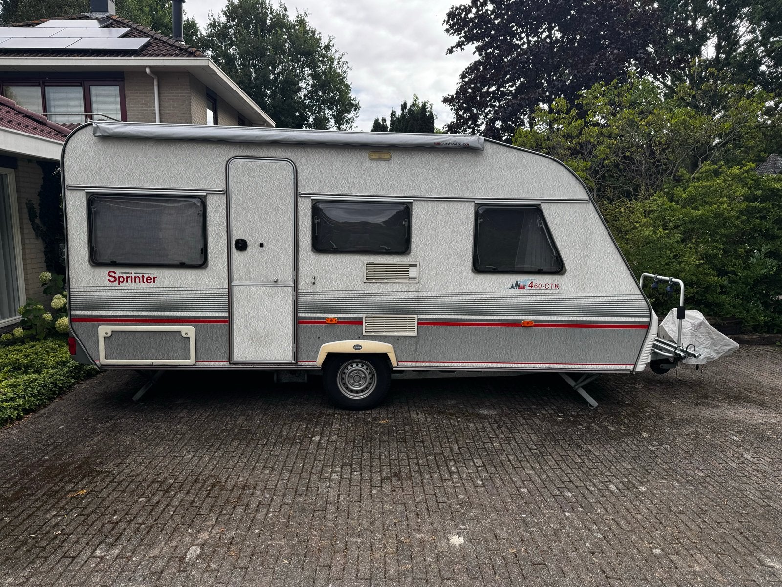Beyerland Sprinter 460 CTK - Netjes onderhouden bj 2000, Caravans en Kamperen, Vast bed, Luifel, Rondzit, 750 - 1000 kg