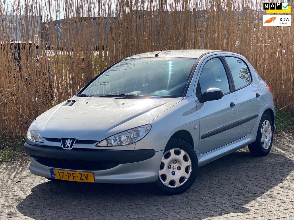 Peugeot 206 1.4 X-line Nieuwe Apk, Auto's, Peugeot, Voorwielaandrijving, Stof, 31 €/maand, 4 cilinders