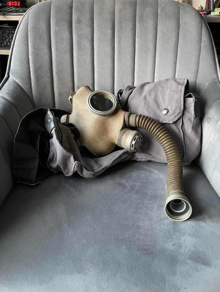 2x Gasmasker met 4 draagtassen., Ophalen of Verzenden, Landmacht, Overige gebieden, Overige typen