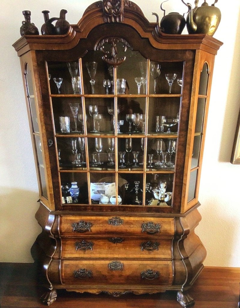 Antieke vitrine kast, Ophalen