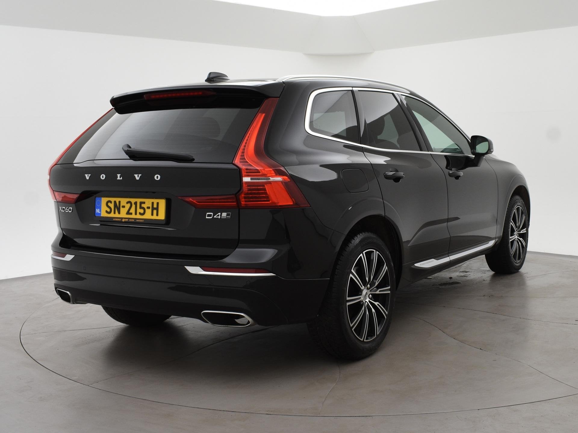 Volvo XC60 2.0 D4 AWD 190 PK INSCRIPTION + WEGKL. TREKHAAK |, Auto's, Automaat, Gebruikt, Euro 6, 1969 cc