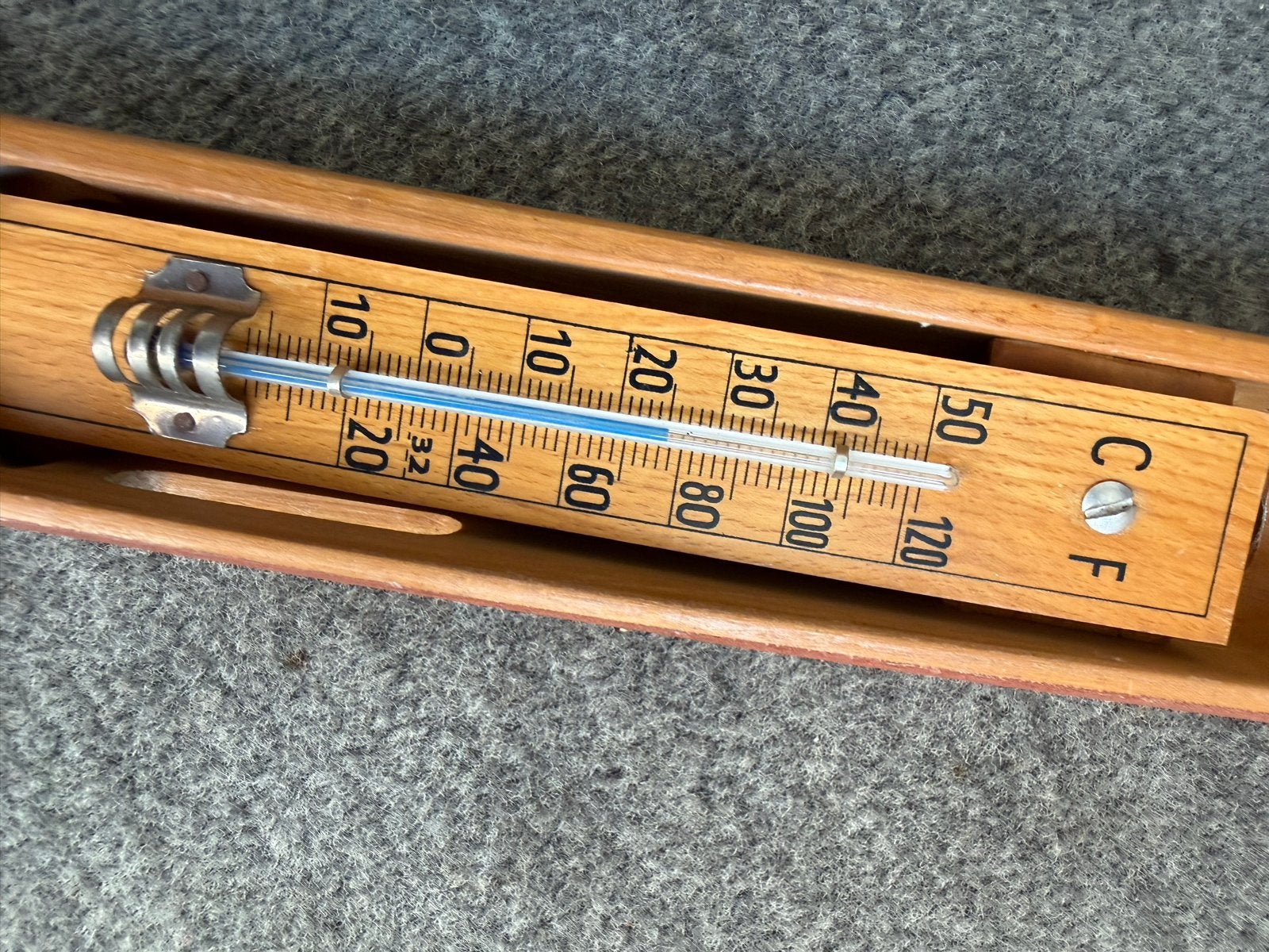 Vintage houten thermometer in weefspoel, Ophalen, Gebruikt, Overige merken, Hout