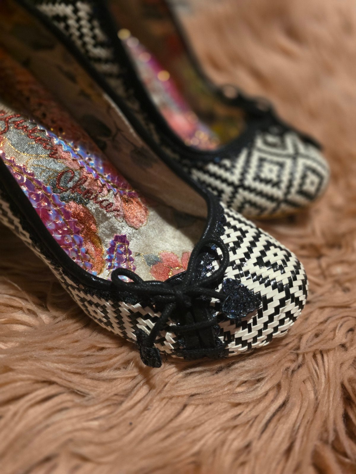 Irregular Choice Pumps Zwart Wit Glitter Maat 38, Kleding | Dames, Schoenen, Pumps, Zwart, Ophalen of Verzenden, Zo goed als nieuw