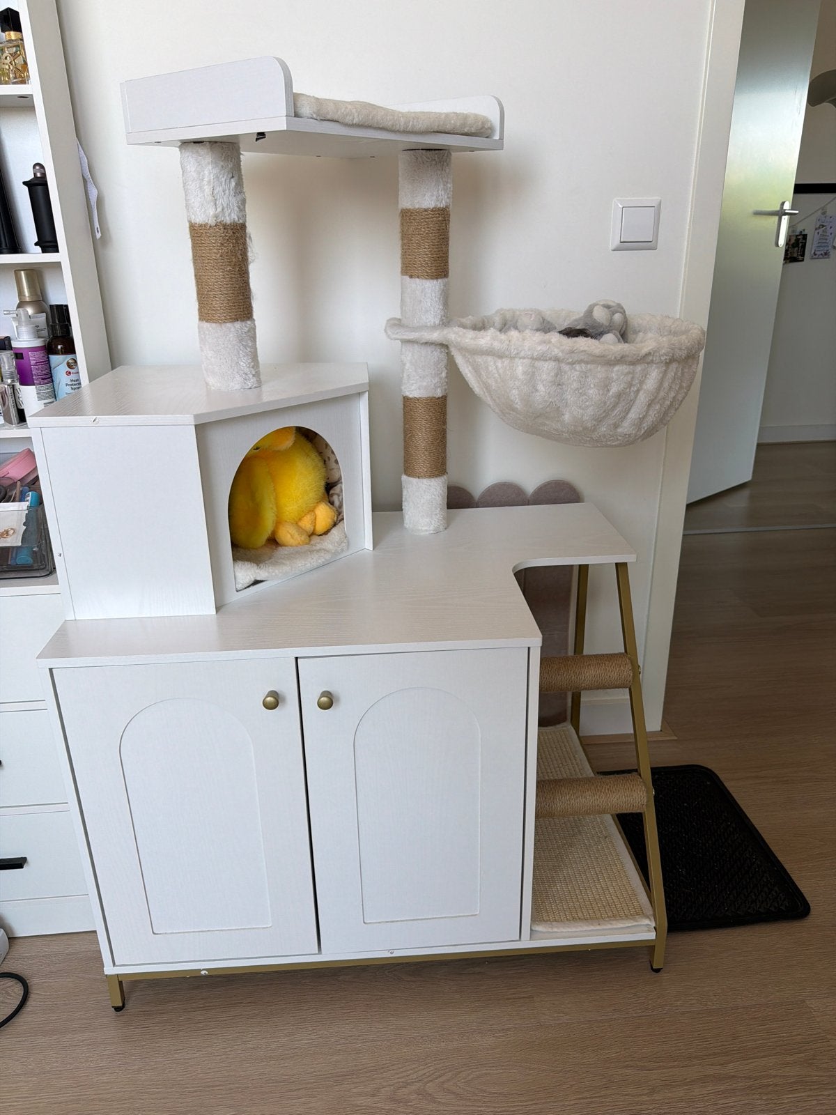 Kattenbak kast met krabpaal, Ophalen, Zo goed als nieuw, Krabpaal