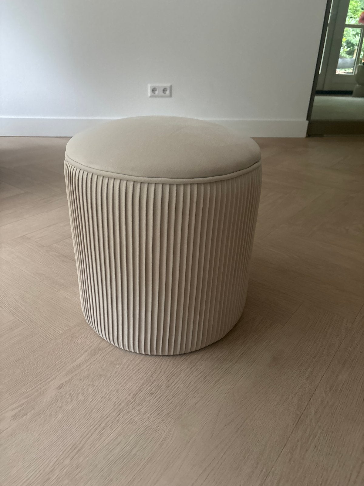 Pomax Velours Poef - Licht Beige - 37,5 cm hoog, 40 cm Ø, Ophalen, Minder dan 50 cm, Gebruikt, Rond