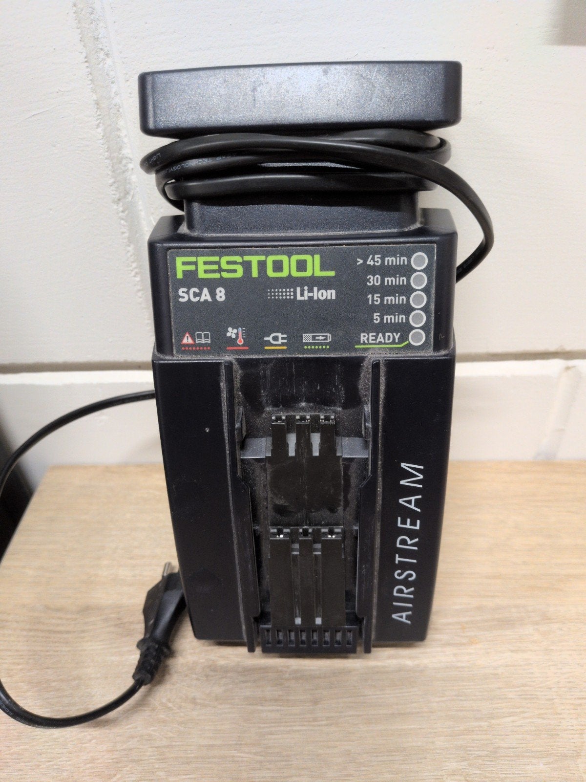 Festool SCA 8 Lader