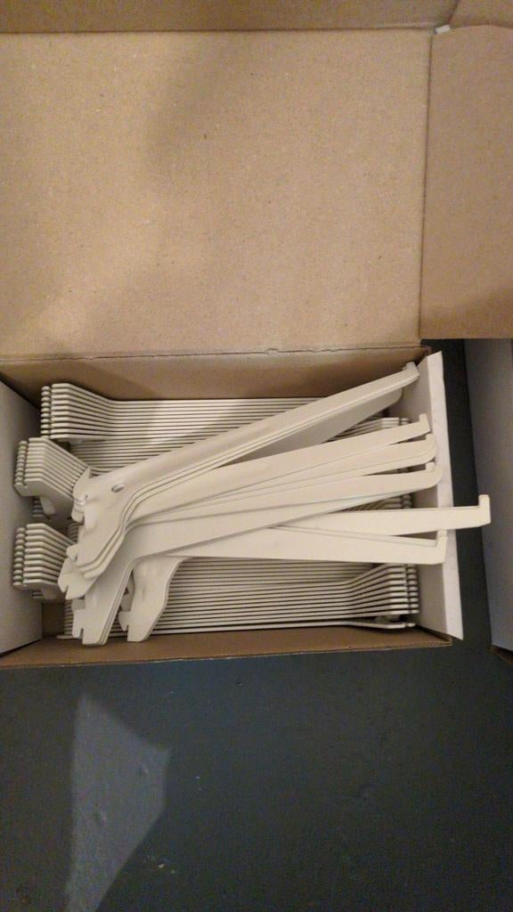 68 stuks F-Systeem drager enkel 20 cm wit

Wandsysteem, Ophalen, Gebruikt
