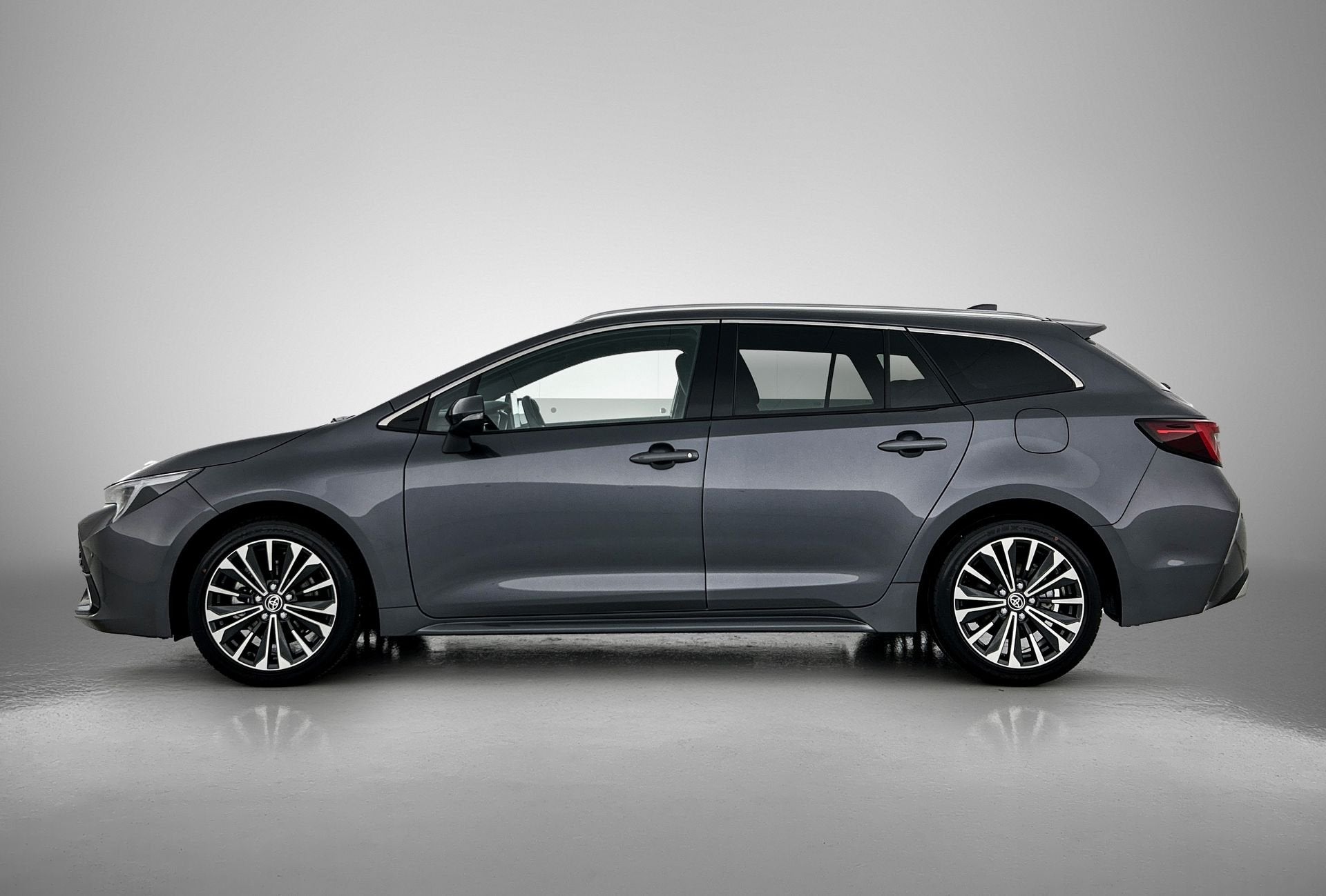 Toyota Corolla Touring Sports Hybrid 200 Dynamic | DEMO |, 12 maanden, 450 kg, 4 cilinders, 1415 kg
