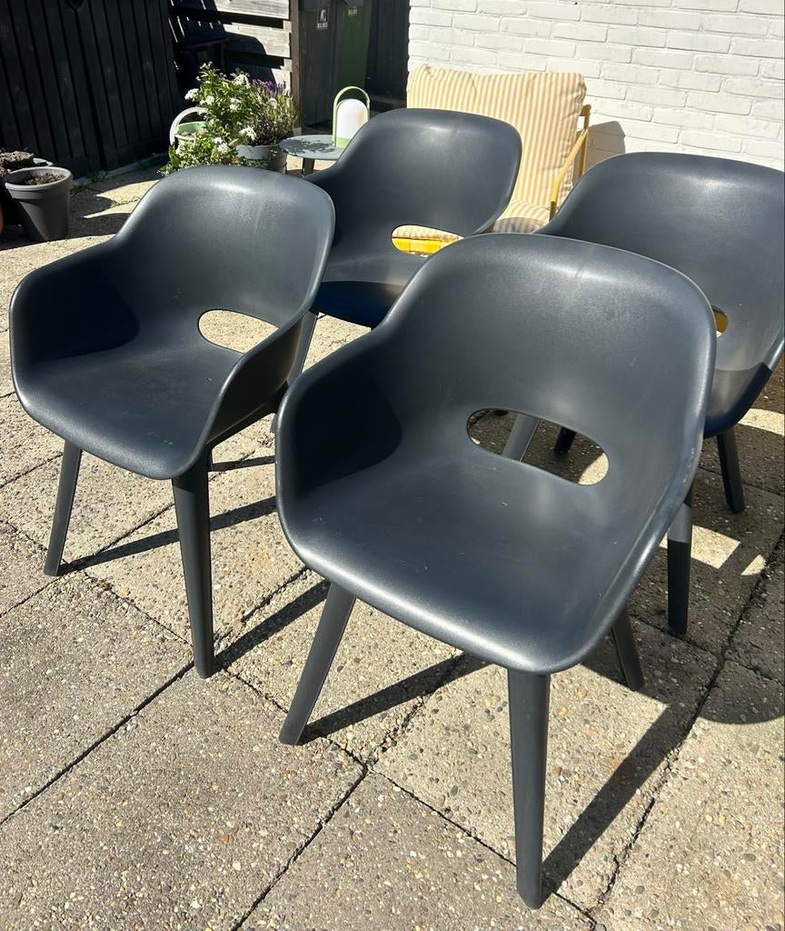 Set van 4 donkergrijze Karwei tuinstoelen, Tuin en Terras, Tuinstoelen, Ophalen, Gebruikt, Kunststof