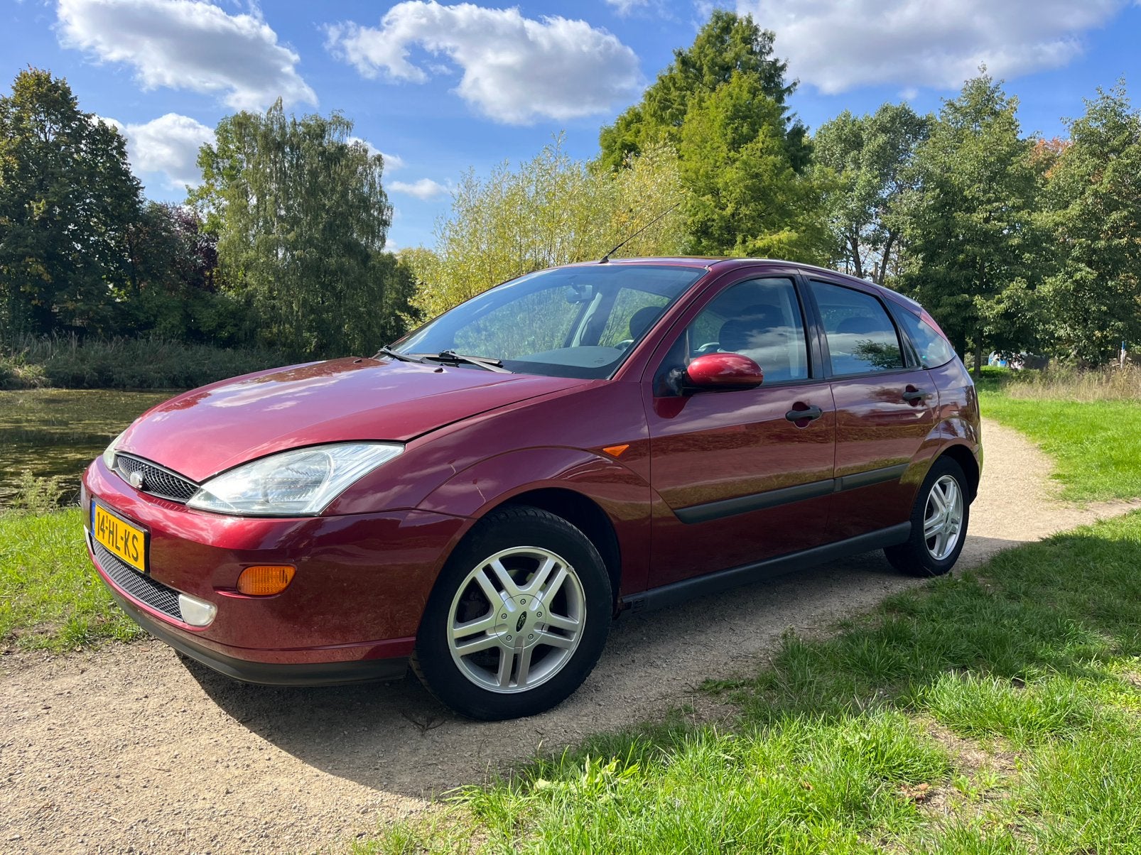 Ford Focus 1.6 – motorkapschade – rijdt en schakelt goed