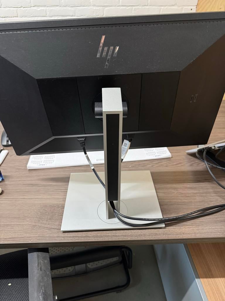 HP Beeldscherm en Bureau Ladekast - Zo goed als nieuw, Computers en Software, Monitoren, Ophalen of Verzenden, Zo goed als nieuw