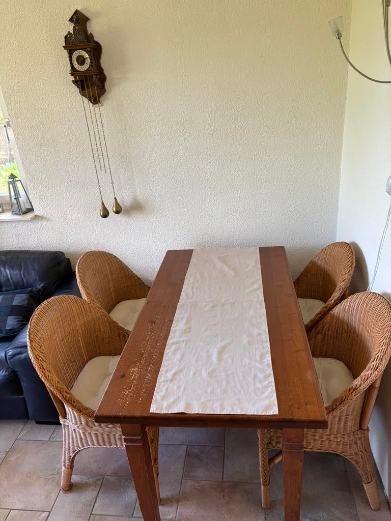 Eettafel met 4 stoelen in goede staat., Ophalen, Zo goed als nieuw, 4 tot 6 stoelen