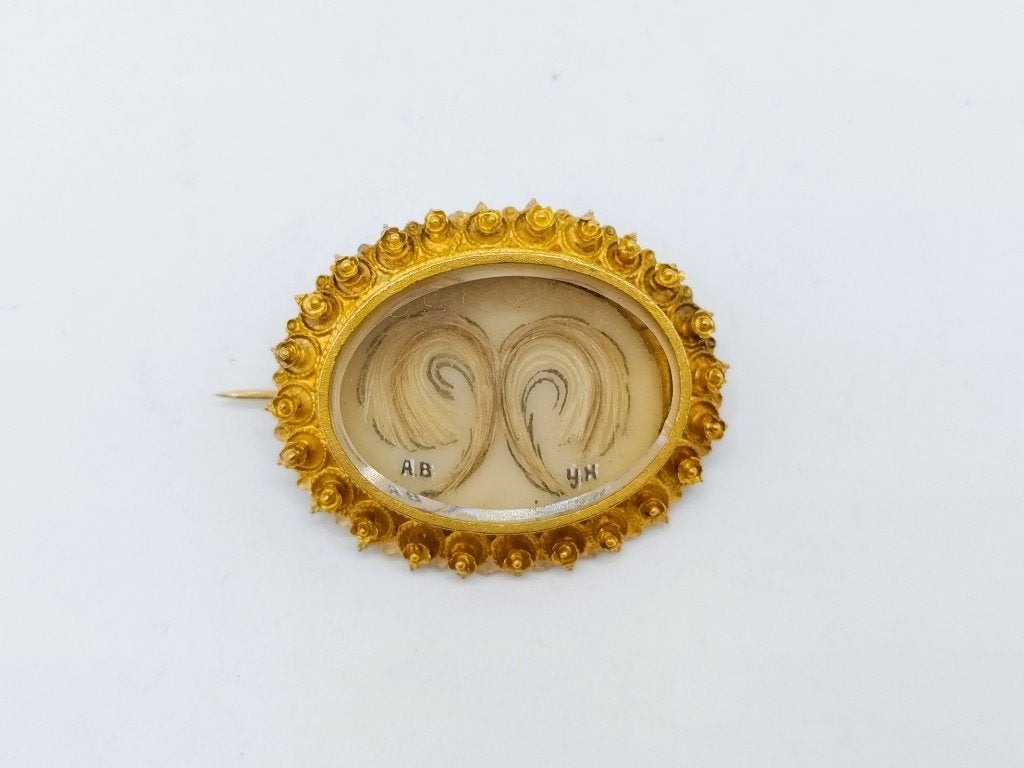 Gouden rouwbroche met haarwerk, 19e eeuw, Zeeuwse knop