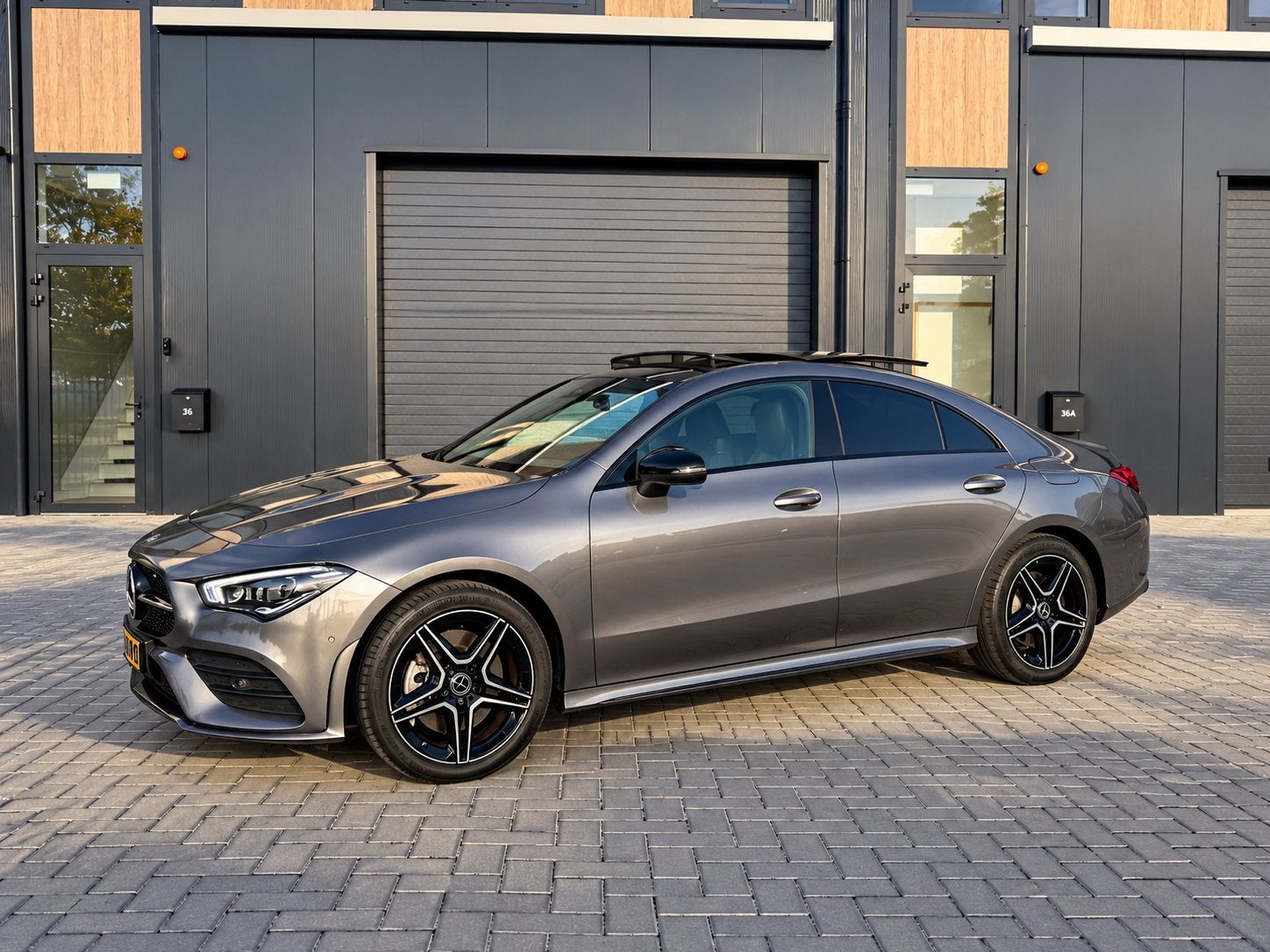 Mercedes-Benz CLA 250 e | AMG | PANO | HYBRIDE |, Auto's, CLA, 160 pk, Plug-in hybride, 1600 kg