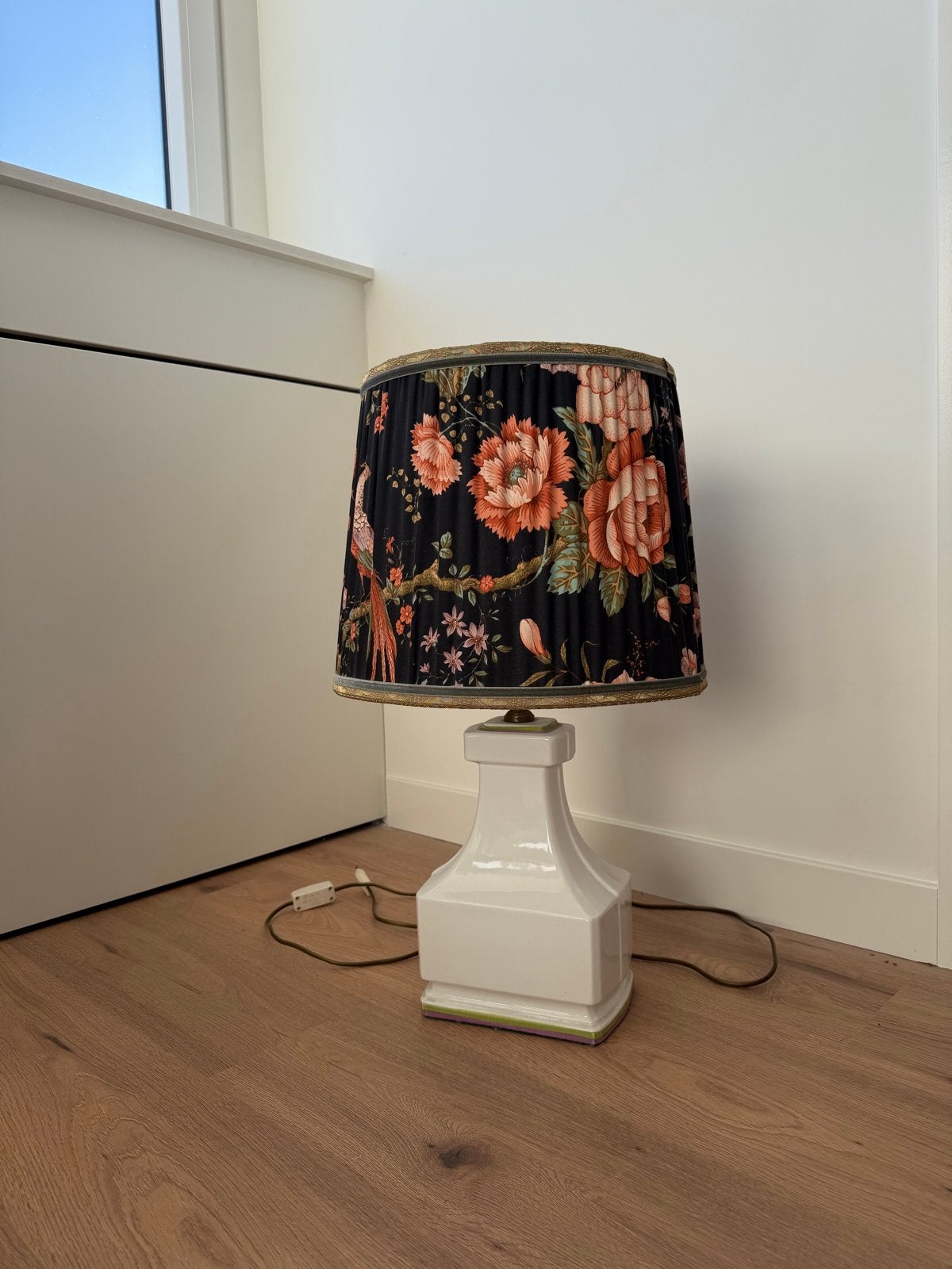 Tafellamp met bloemenprint kap en witte voet, Ophalen, Gebruikt, Meerkleurig, Keramiek