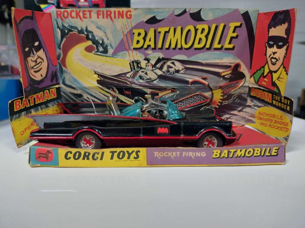 2x Corgi Toys Batmobile nr 267 met doos en accessoires, Ophalen of Verzenden, Auto, Corgi