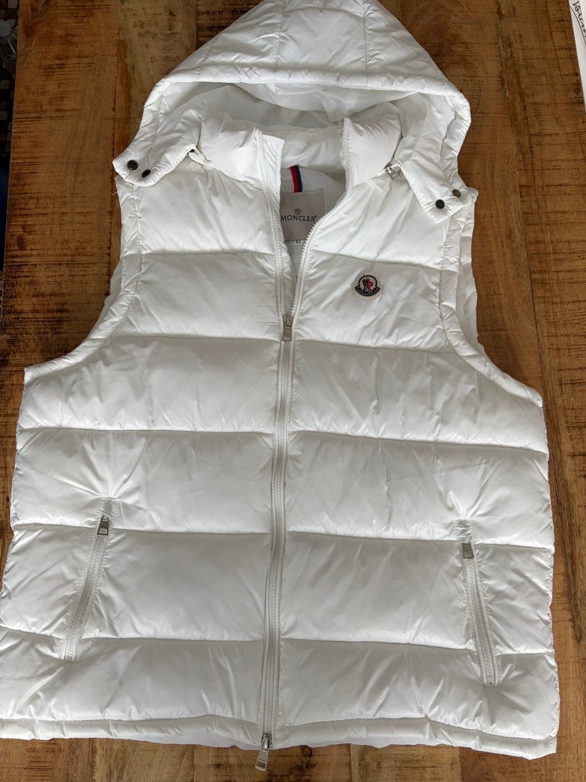 Moncler bodywarmer wit met capuchon, Ophalen of Verzenden, Zo goed als nieuw, Maat 42/44 (L), Wit