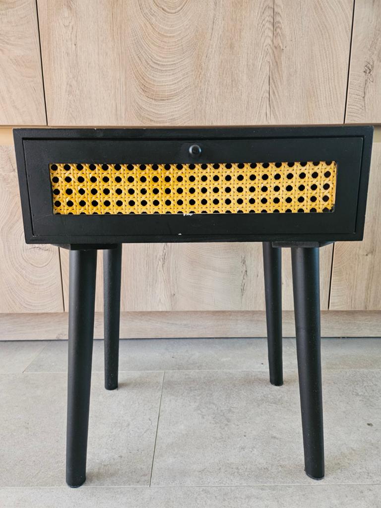 Bijzettafeltje van hout met rotan lade €19.95, Minder dan 45 cm, Minder dan 55 cm, Verzenden, Zo goed als nieuw