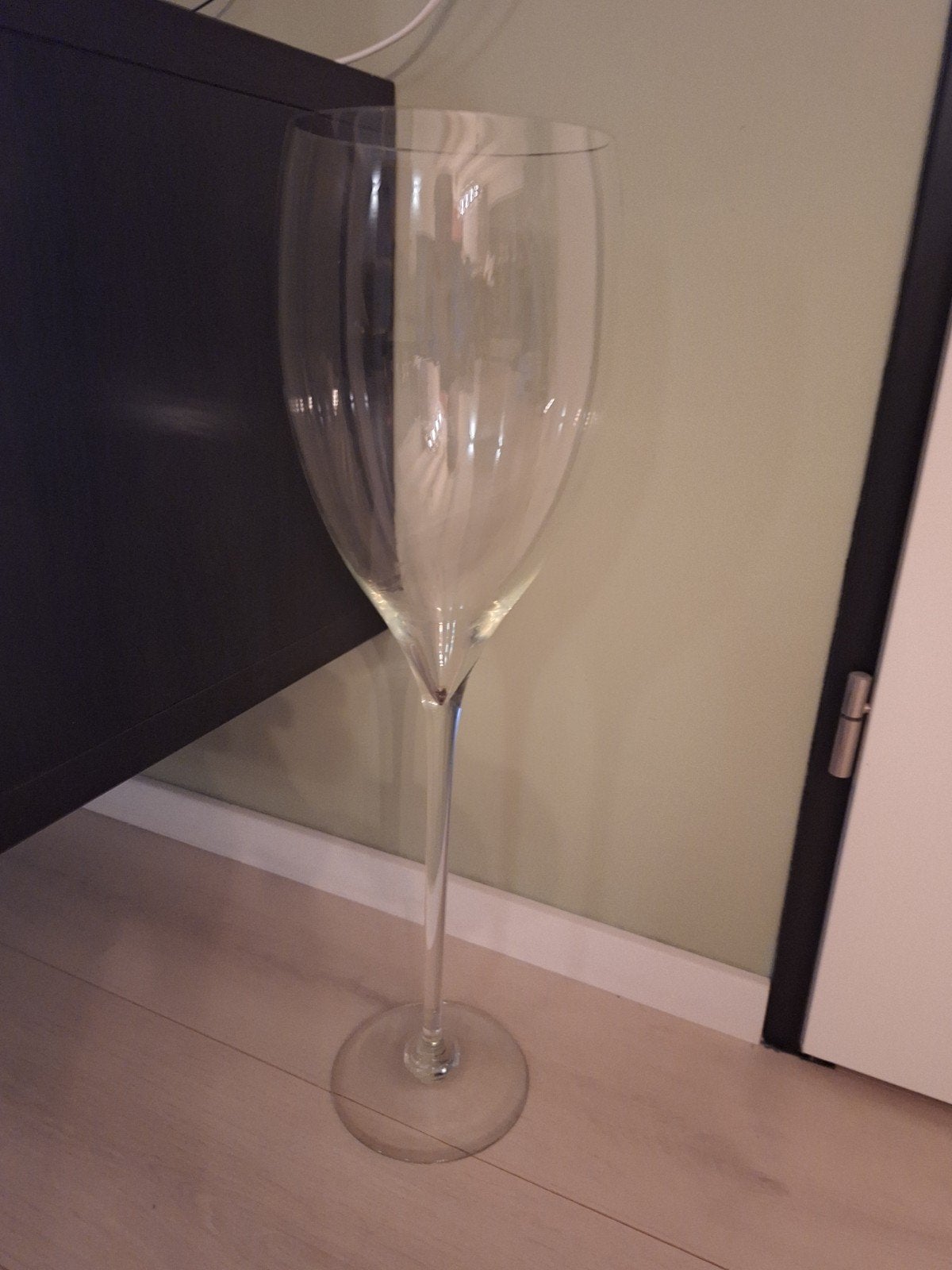 Grote glazen vaas op poot - Elegant en modern, Ophalen, Zo goed als nieuw, Overige kleuren, Glas