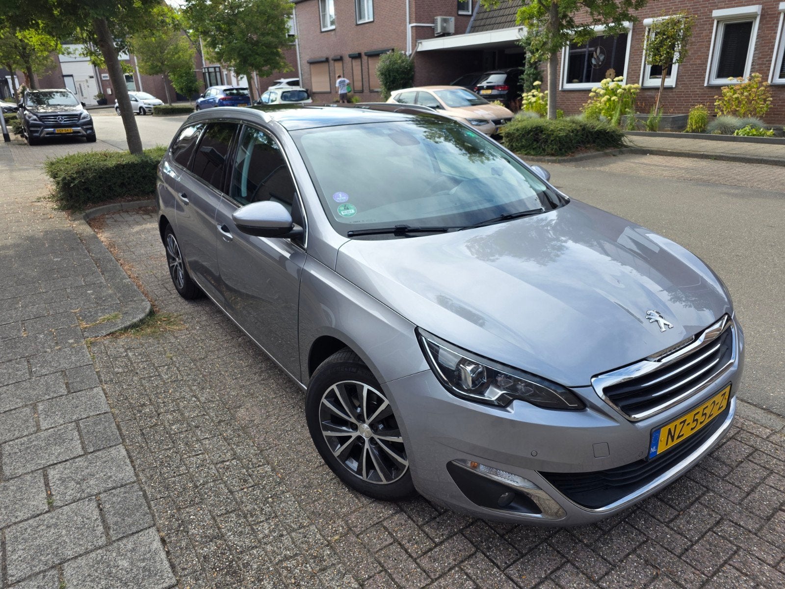 Peugeot 308 SW 1.2 PureTech Allure AUTOMAAT/PANO/CRUISE, Auto's, Stof, Zwart, 1199 cc, 635 kg