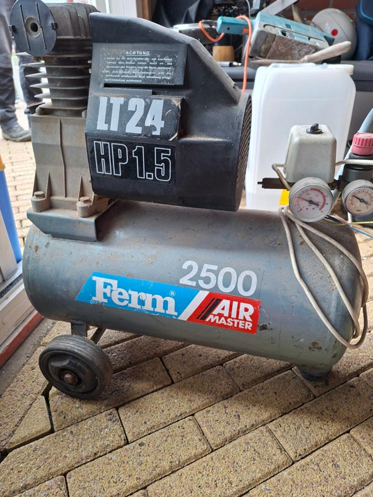 Compressor ferm, Ophalen, Gebruikt, 6 tot 10 bar, Minder dan 200 liter/min