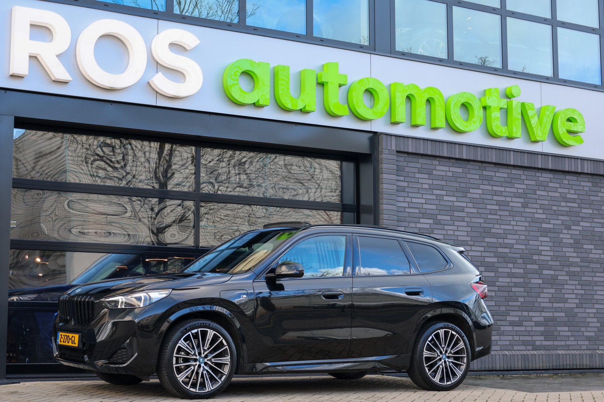BMW X1 xDrive30e | M-SPORT | NAP! | PANO | H/K AUDIO | MEMOR, Auto's, Dealer onderhouden, Zwart, Bedrijf, Hybride Elektrisch/Benzine