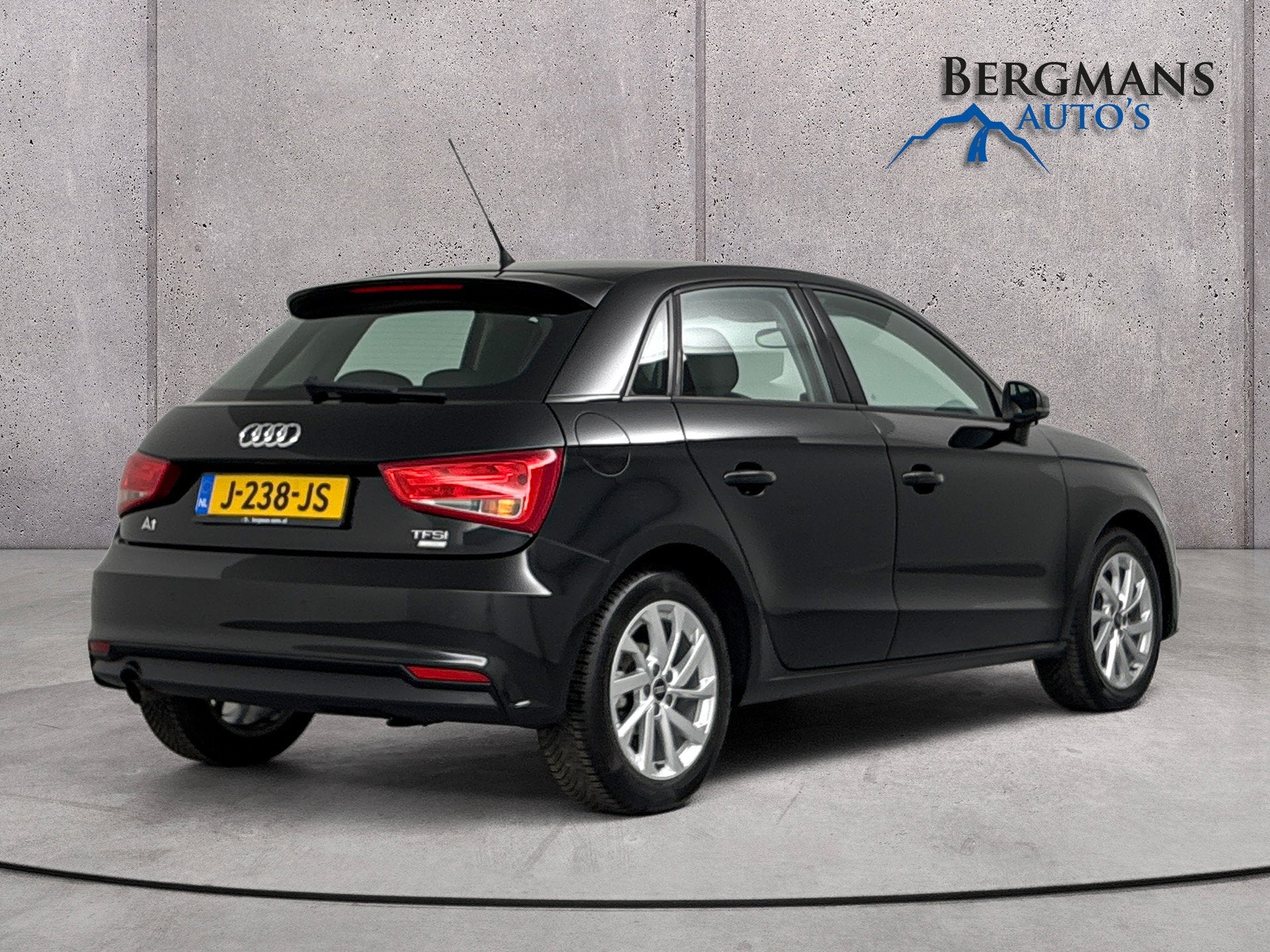 Audi A1 Sportback 1.0 TFSI Pro Line // STOELVERWARMING // NA, Stof, 580 kg, 4 stoelen, Zwart