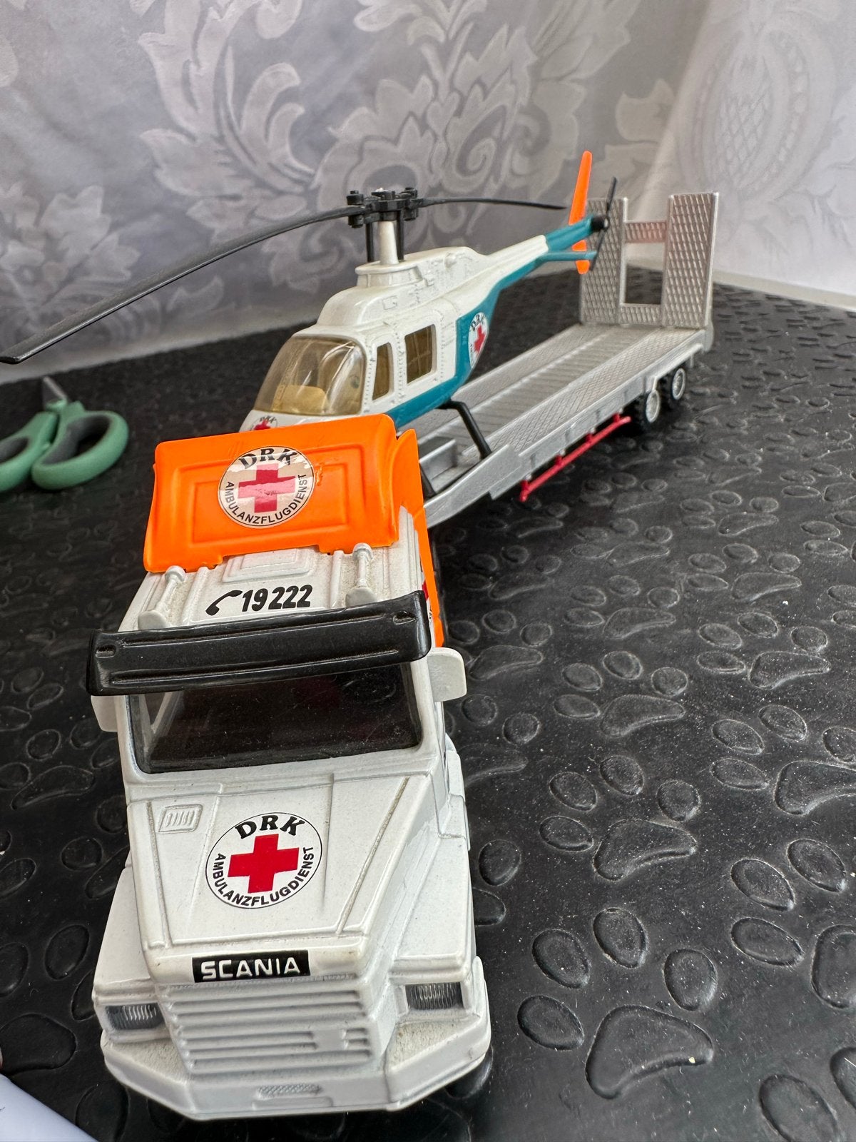 Scania DRK Ambulance Vliegtuigdienst met Helikopter, Ophalen of Verzenden, Gebruikt