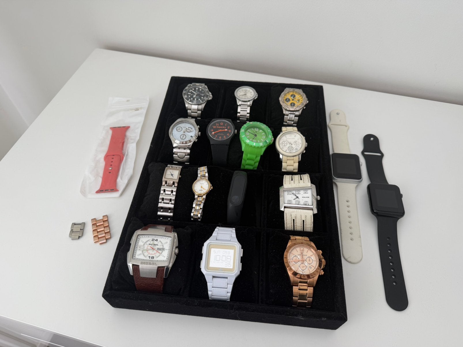 Verzameling horloges incl horloge display, Gebruikt, Zwart, Ophalen of Verzenden, Stappen